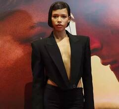 Blazer Fashion: सर्दियों में कलरफुल ब्लेजर से बनाएं अपने लुक को फैशनेबल, ये हैं ट्रेंडिग कलर्स