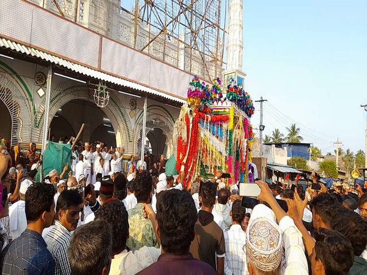 Muthuppet Darha 721 Year Ganduri Festival Commencement with Flag Hoisting TNN முத்துப்பேட்டை தர்ஹா  721 ஆம் ஆண்டு கந்தூரி விழா  - கொடியேற்றத்துடன் தொடக்கம்