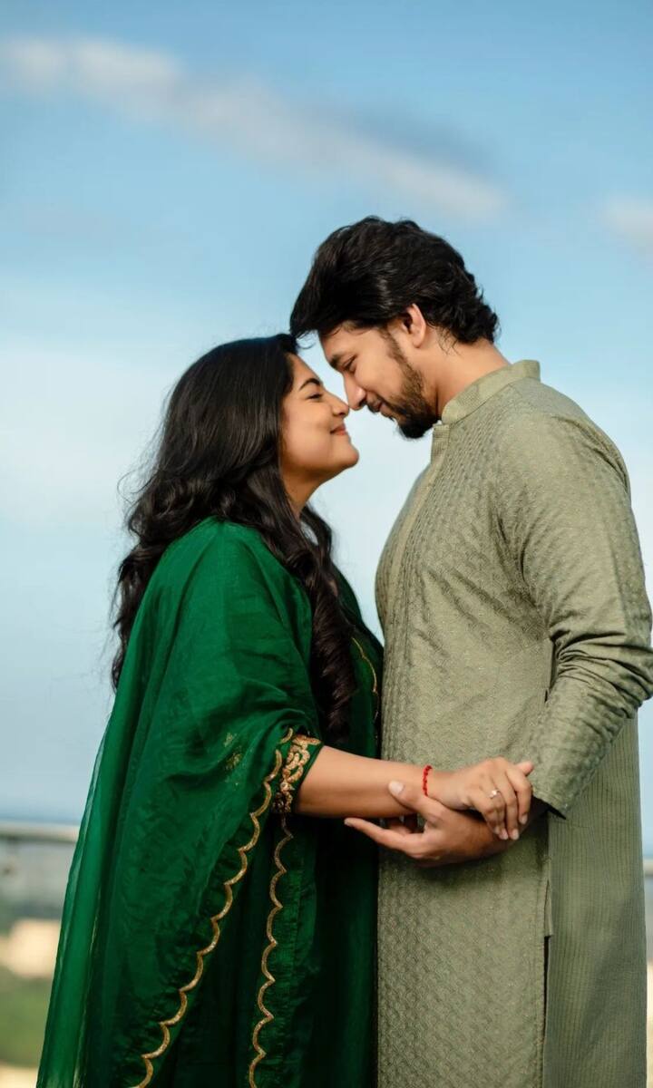 అక్టోబర్ లో ఇన్స్టాగ్రామ్ పోస్ట్ ద్వారా  తమ ప్రేమ వ్యవహారాన్ని అందరితో పంచుకున్నారు హీరో హీరోయిన్ గౌతమ్ కార్తిక్, మంజీమ మోహన్.. Image credit: Gautham Karthik ,Manjima Mohan /Instagram