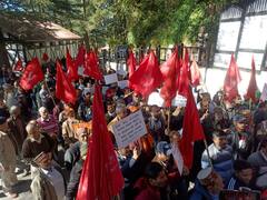 शिमला में संविधान दिवस पर संयुक्त किसान मोर्चा का राजभवन मार्च, केंद्र सरकार से की MSP की मांग