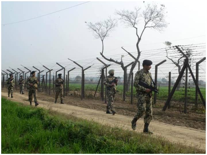 Pakistan Infiltrators In Pathankot Punjab BSF Jawans Opened Fire Punjab Border ANN
– News X