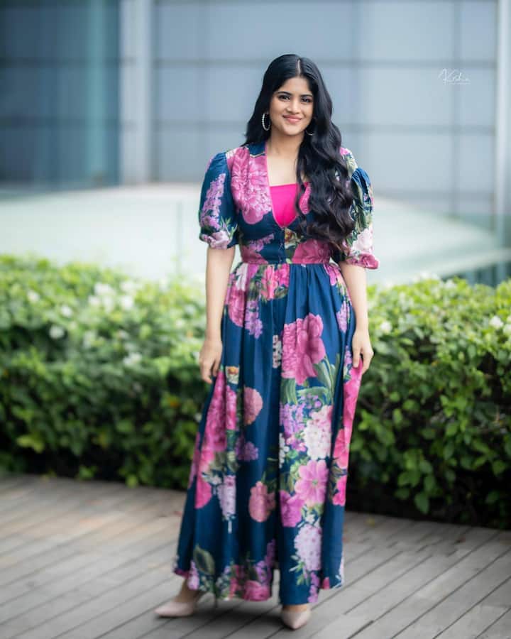 'లై' సినిమాతో తెలుగు ప్రేక్షకులకు చేరువైన మేఘా ఆకాష్...నితిన్ తో మరోసారి 'ఛల్ మోహన్ రంగా'లో నటించింది. 'రాజ రాజ చోర', 'డియర్ మేఘా' లో నటించింది.