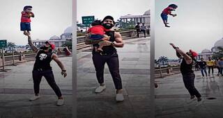 Viral Video: ਪਾਪਾ ਨੇ ਬੱਚੇ ਨੂੰ ਕਰਵਾਇਆ ਅਜਿਹਾ ਸਟੰਟ, ਇੰਟਰਨੈੱਟ 'ਤੇ ਵੀਡੀਓ ਦੇਖ ਕੇ ਲੋਕ ਰਹਿ ਗਏ ਹੈਰਾਨ!