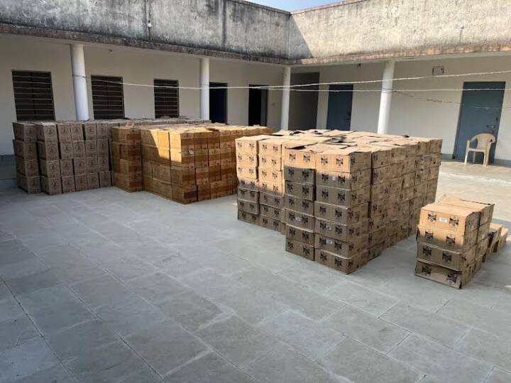 Udaipur News More than one crore liquor seized on Rajasthan-Gujarat border ANN Udaipur News: गुजरात चुनाव से पहले पकड़ी गई एक करोड़ की शराब, राजस्थान बॉर्डर से हो रही थी सप्लाई
