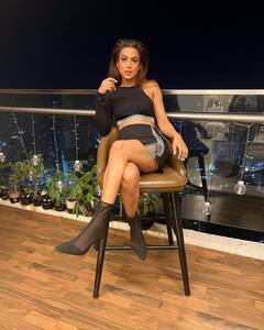 Nia Sharma ने ऑल ब्लैक लुक में फिर बिखेरा हुस्न का जलवा, फोटोज ने लगाई सोशल मीडिया पर 'आग'