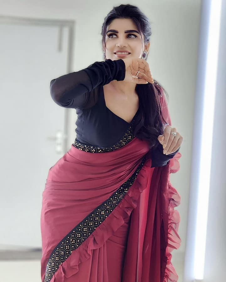 జబర్తస్త్ వర్ష అందమైన ఫోటోలు -Image credit: Jabardasth Varsha/Instagram