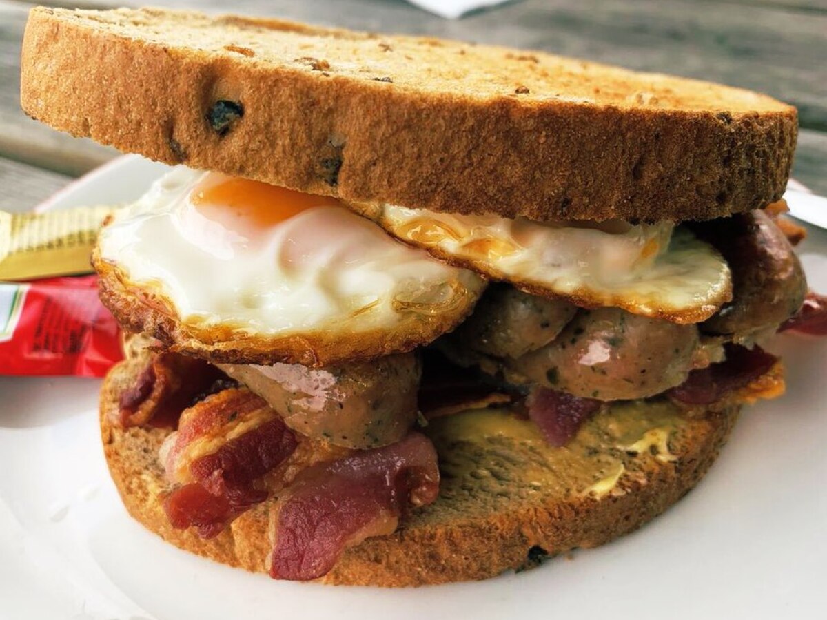 Sausage And Egg Sandwich (Image Source: Twitter)