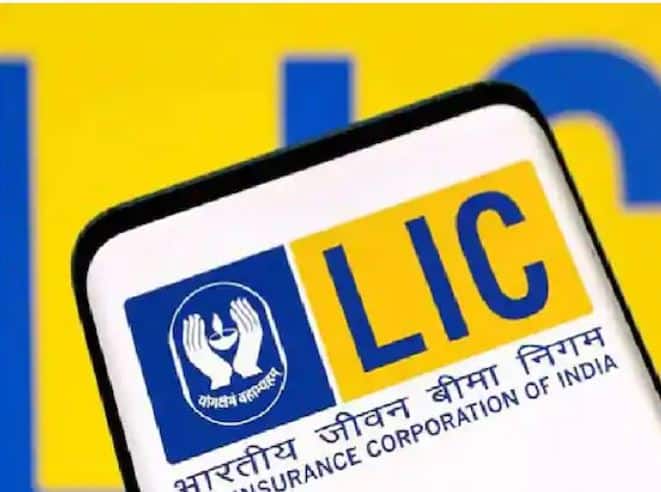 LIC Jeevan Tarun Policy: ਭਾਰਤੀ ਜੀਵਨ ਬੀਮਾ ਨਿਗਮ ਆਪਣੇ ਨਿਵੇਸ਼ਕਾਂ ਦੀ ਉਮਰ ਅਤੇ ਲੋੜਾਂ ਦੇ ਅਨੁਸਾਰ ਯੋਜਨਾਵਾਂ ਲਾਂਚ ਕਰਦਾ ਰਹਿੰਦਾ ਹੈ। ਜੇਕਰ ਤੁਹਾਡੇ ਘਰ ਕੋਈ ਬੱਚਾ ਪੈਦਾ ਹੋਇਆ ਹੈ ਅਤੇ ਤੁਸੀਂ ਉਸਦਾ ਭਵਿੱਖ ਸੁਰੱਖਿਅਤ ਕਰਨਾ ਚਾਹੁੰਦੇ ਹੋ, ਤਾਂ ਤੁਸੀਂ LIC ਦੀ ਜੀਵਨ ਤਰੁਣ ਪਾਲਿਸੀ ਵਿੱਚ ਨਿਵੇਸ਼ ਕਰ ਸਕਦੇ ਹੋ।