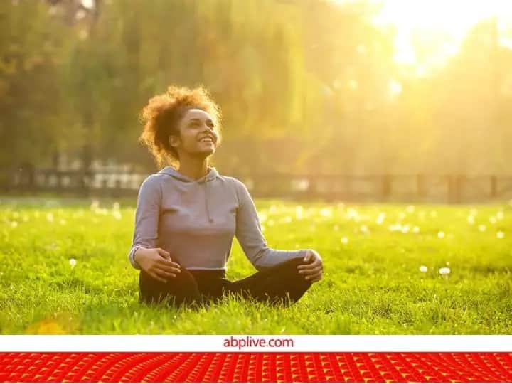 vitamin d is essential for our body marathi news Health Tips : दिवसभरात इतकी मिनिटे उन्हात बसणे शरीरासाठी आवश्यक; व्हिटॅमिन डी बरोबरच मिळतात आश्चर्यकारक फायदे