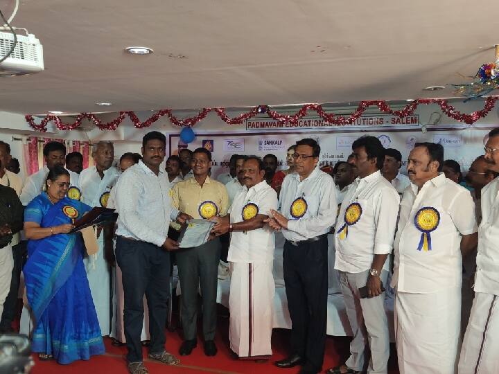 69th Employment Camp at Salem; Minister CV Ganesan gave the job appointment order to the youth TNN சேலத்தில் 69வது வேலைவாய்ப்பு முகாம்; இளைஞர்களுக்கு பணி நியமன ஆணையினை வழங்கிய அமைச்சர் சி.வி.கணேசன்