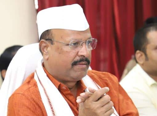 maharashtra politics shivsena shinde group on Guwahati tour Ajit Pawar should go to Guwahati with Baramati buffalo bison attacks Abdul Sattar Maharashtra Politics : अजित पवारांनी बारामतीचा रेडा घेऊन गुवाहाटीला जावं, सत्तारांचा हल्लाबोल