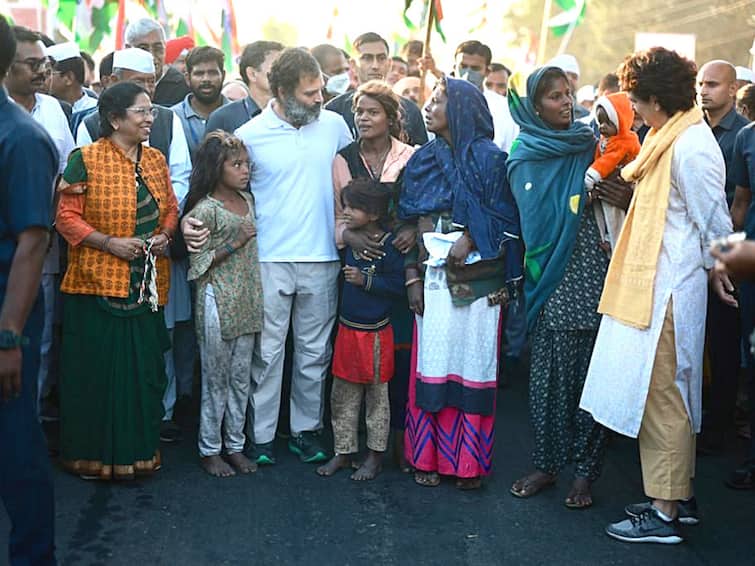 Woman Ragpicker Shares Her Woes With Rahul Gandhi In MP Town During His Bharat Jodo Yatra Congress Woman Ragpicker Shares Her Woes With Rahul Gandhi In MP Town During His Bharat Jodo Yatra