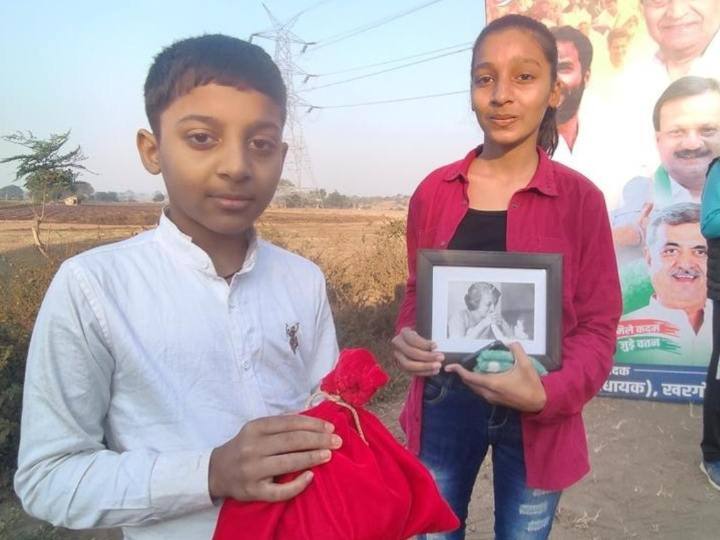 Bharat Jodo Yatra: 78 दिन तक गुल्लक में पैसा इकट्ठा कर राहुल गांधी से मिलने पहुंचे भाई-बहन, कांग्रेस नेता ने यूं जताई खुशी Bharat Jodo Yatra Brother and sister came to meet Rahul Gandhi after collecting money in piggy bank for 78 days ann Bharat Jodo Yatra: 78 दिन तक गुल्लक में पैसा इकट्ठा कर राहुल गांधी से मिलने पहुंचे भाई-बहन, कांग्रेस नेता ने यूं जताई खुशी