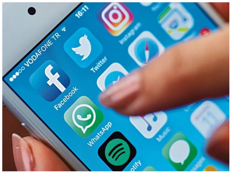 WhatsApp पर मिलेगा धमाल फीचर, यूजर स्टेटस पर शेयर कर पाएंगे Voice Notes WhatsApp Voice Notes Status Feature Roll out soon know details WhatsApp पर मिलेगा धमाल फीचर, यूजर स्टेटस पर शेयर कर पाएंगे Voice Notes