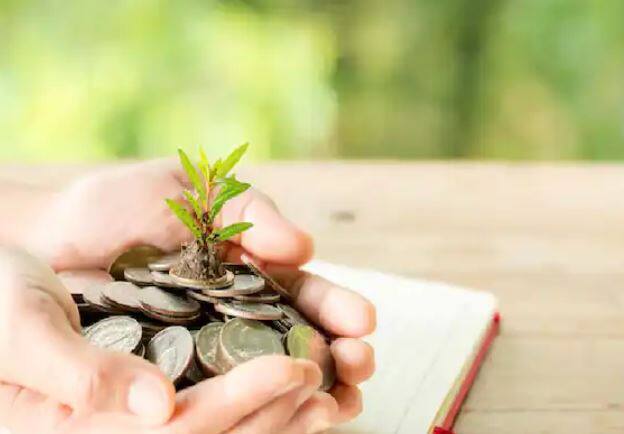 FD Rates for Senior Citizen : ਆਰਬੀਆਈ ਦੇ ਰੈਪੋ ਦਰ ਵਿੱਚ ਵਾਧੇ ਕਾਰਨ ਕਈ ਬੈਂਕਾਂ ਨੇ ਆਪਣੀਆਂ ਐਫਡੀ ਦੀਆਂ ਵਿਆਜ ਦਰਾਂ ਵਿੱਚ ਵਾਧਾ ਕੀਤਾ ਹੈ। ਅਜਿਹੇ 'ਚ ਬਜ਼ੁਰਗਾਂ ਨੂੰ ਵੀ ਇਸ ਦਾ ਫਾਇਦਾ ਮਿਲ ਰਿਹਾ ਹੈ। ਅਜਿਹੇ ਕਈ ਬੈਂਕ ਹਨ, ਫਿਰ ਉਹ ਆਪਣੇ ਸੀਨੀਅਰ ਨਾਗਰਿਕਾਂ ਨੂੰ 8.50% ਤੋਂ 9.00% ਤੱਕ ਵਿਆਜ ਦਰਾਂ ਦੀ ਪੇਸ਼ਕਸ਼ ਕਰ ਰਹੇ ਹਨ। ਇੱਥੇ ਪੂਰੀ ਸੂਚੀ ਵੇਖੋ.