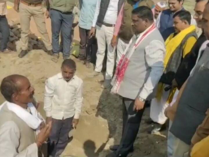 Balrampur News People suffering from flood and erosion are going to get houses ANN Balrampur News: बाढ़ और कटान का दंश झेल रहे लोगों को मिलने जा रहा है घर, 66 परिवार आवास योजना में शामिल