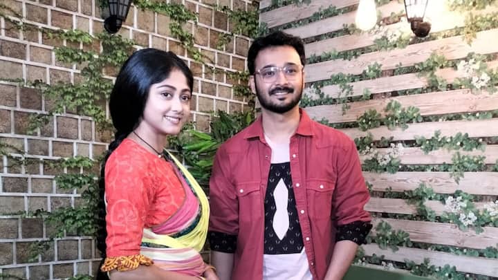 নতুন জুটির থেকে গল্পের নতুনত্বের স্বাদ পাওয়ার আসায় দর্শকেরা।