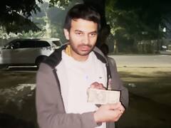 रात में सड़कों पर निकले तेज प्रताप यादव, 500 का नोट भी दिया, कहा- जो जा रहा उसे रोकिए मत