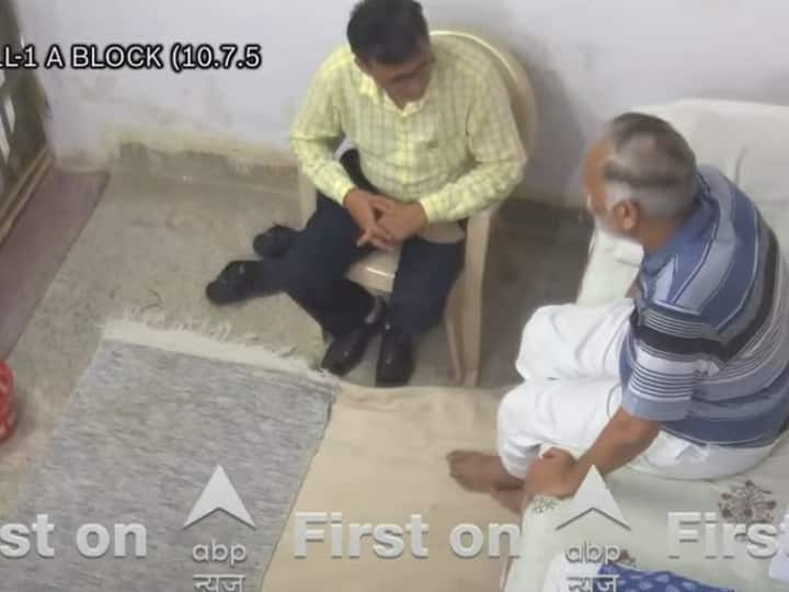 Delhi AAP Minister Satyendra Jain New Video With Suspended Jail Superintendent Ajeet Kumar Video Satyendra Jain Video: मसाज के बाद सत्येन्द्र जैन का जेल के अंदर से एक और वीडियो आया सामने, सस्पेंड जेल सुपरिटेंडेंट के साथ आए नजर