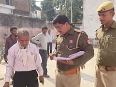 महोबा: सड़क हादसे में महिला की मौत, परिजनों ने हाईवे जाम कर किया पथराव, दो पुलिसकर्मी घायल