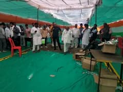 'भारत जोड़ो यात्रा' में राहुल गांधी के कैम्प के पास अचानक निकला सांप, देखें- कैसे किया गया काबू