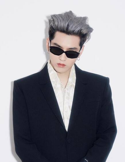 18 वर्षीय तरुणीने सोशल मीडियावर पोस्ट शेअर करत क्रिस वू याच्यावर बलात्काराचा आरोप केला.