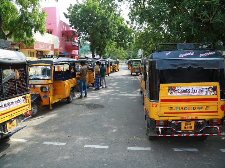 200 ஆட்டோக்களில் உதயநிதிக்கு பிறந்தநாள் வாழ்த்து ஸ்டிக்கர்- அதிரடி காட்டும் தூத்துக்குடி ஜோயல்