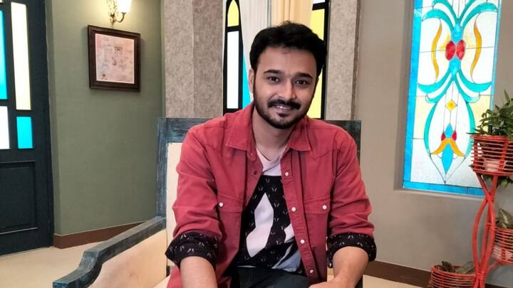 অন্যদিকে রাজদীপের চরিত্রের নাম কিঞ্জল চৌধুরী। পেশায় ব্যবসায়ী। সাপের বিষ থেকে প্রাণদায়ী ওষুধ বানানোর চেষ্টায় রয়েছে সে। এই দুই চরিত্রকে নিয়েই এগিয়ে যাবে গল্প।