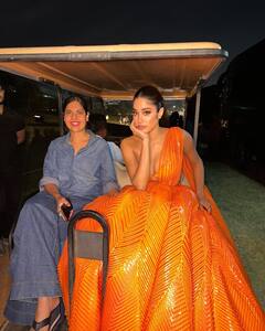 Janhvi Kapoor Photos: గులాబీ బ్యూటీ మహేశ్వరితో పిక్స్ షేర్ చేసిన జాన్వి కపూర్!
