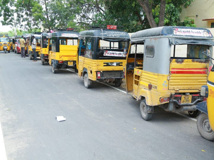 200 ஆட்டோக்களில் உதயநிதிக்கு பிறந்தநாள் வாழ்த்து ஸ்டிக்கர்- அதிரடி காட்டும் தூத்துக்குடி ஜோயல்