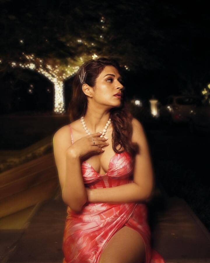 శ్రద్ధా దాస్ అందమైన ఫోటోలు. Image Credit: Shraddha Das/ Instagram