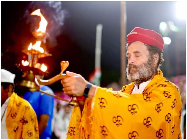 राहुल की आरती करते स्मृति ईरानी ने उल्टी तस्वीर शेयर कर कसा तंज, भड़की कांग्रेस, शिवसेना बोली- रीति-रिवाज का बनाया मजाक Smriti Irani Shares Rahul Gandhi Aarti Photo Congress angry and Shiv Sena said making fun of Hindu customs राहुल की आरती करते स्मृति ईरानी ने उल्टी तस्वीर शेयर कर कसा तंज, भड़की कांग्रेस, शिवसेना बोली- रीति-रिवाज का बनाया मजाक