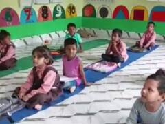 गाजीपुर में शिक्षकों की लापरवाही से ठंड में ठिठुरने को मजबूर 20 हजार बच्चे, विभाग ने रोका वेतन