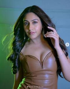 Surbhi Chandna: ਸੁਰਭੀ ਚੰਦਨਾ ਨੇ ਲਗਾਈਆ ਗਲੈਮਰ ਦਾ ਤੜਕਾ, ਡੀਪ ਨੇਕ ਡਰੈੱਸ 'ਚ ਪੋਸਟ ਕੀਤੀਆਂ ਤਸਵੀਰਾਂ