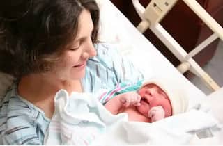 સી-સેક્શનથી વધુ ફાયદાકારક છે કે નોર્મલ ડિલિવરી, આ વાત કેટલી સાચી અને જાણો  શુ છે ફાયદા