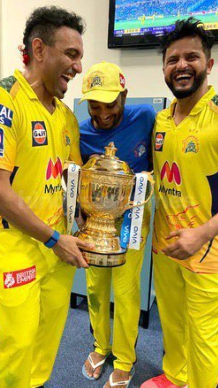 சிஎஸ்கே அணிக்காக பல சாதனைகளை புரிந்துள்ளார்