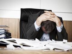 ஆஃபீஸில் தூங்கிக்கொண்டிருந்த ஊழியர்கள்..பேரிடியாக வந்த குறுஞ்செய்தி...நடந்தது என்ன?