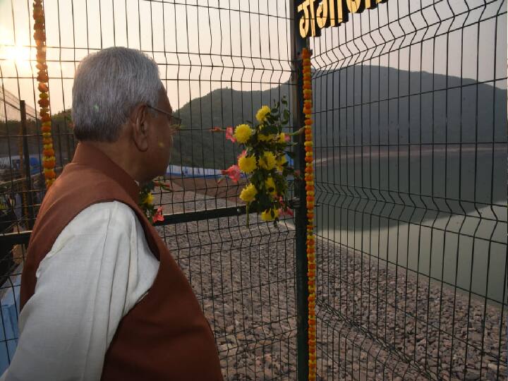 कार्यक्रम में मुख्यमंत्री नीतीश ने कहा कि राजगीर के लोगों के लिए यह प्रयास किया है ताकि यहां किसी को जल की समस्या न हो. किसानों के लिए भी पानी की समस्या अब खत्म हो जाएगी.