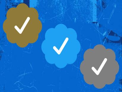 Twitter accounts to be verified with three colours from next week Elon Musk ட்விட்டரில் ஒரு வண்ண டிக் இல்லை… மூன்று வண்ணமாம்! ரிப்ளையில் அப்டேட் வெளியிட்ட எலன் மஸ்க்!