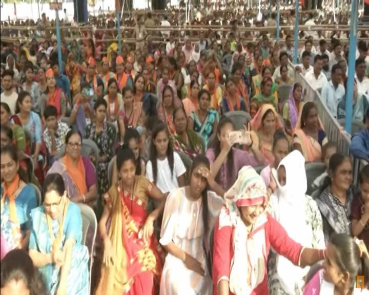 પીએમ મોદીએ કહ્યું, દેશના સર્વોચ્ચ સ્થાન પર આદિવાસી દીકરી બેઠી હોય એટલે મારા આદિવાસીઓના કલ્યાણ માટેના બધા રસ્તા ખુલી જતા હોય છે.