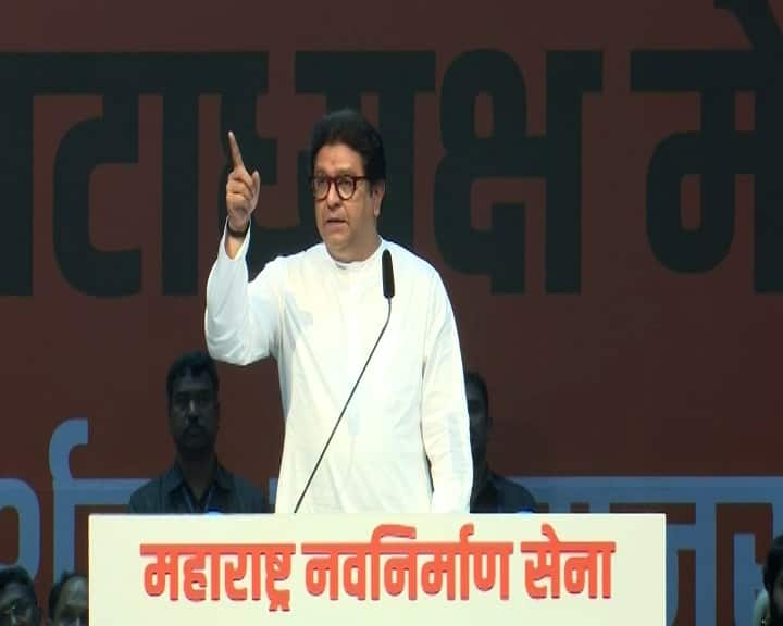 mns president raj thackeray criticism on maharashtra governor bhagat singh koshari over controversy statement राज्यपाल पदावर बसलाय म्हणून मान राखतोय, नाहीत तर...; राज ठाकरेंचा भगतसिंह कोश्यारींना इशारा