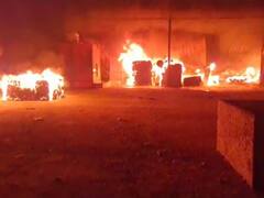 गद्दे की फैक्ट्री में लगी भीषण आग, लाखों का सामान जलकर खाक, फायर ब्रिगेड ने घंटों मशक्कत कर पाया काबू