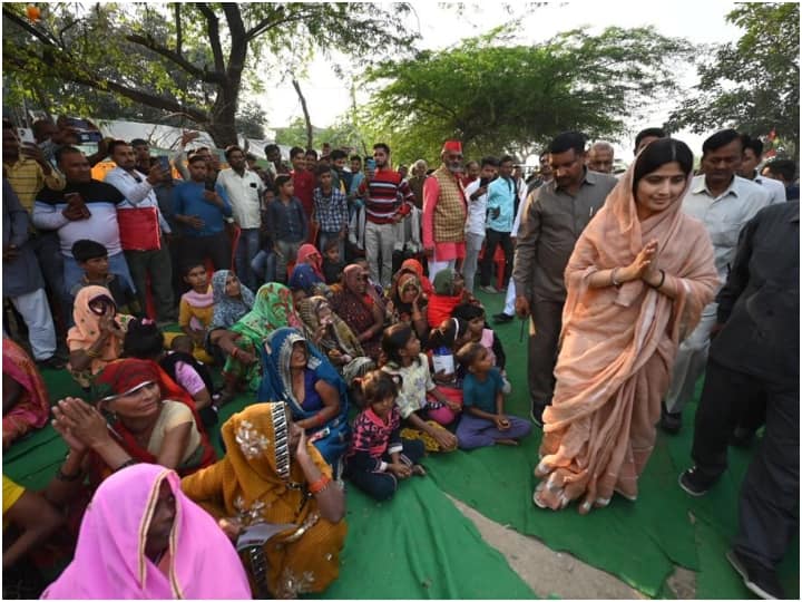 Mainpuri Bypoll Dimple Yadav Appeals Workers To Not To Sleep In Their Homes Before Voting