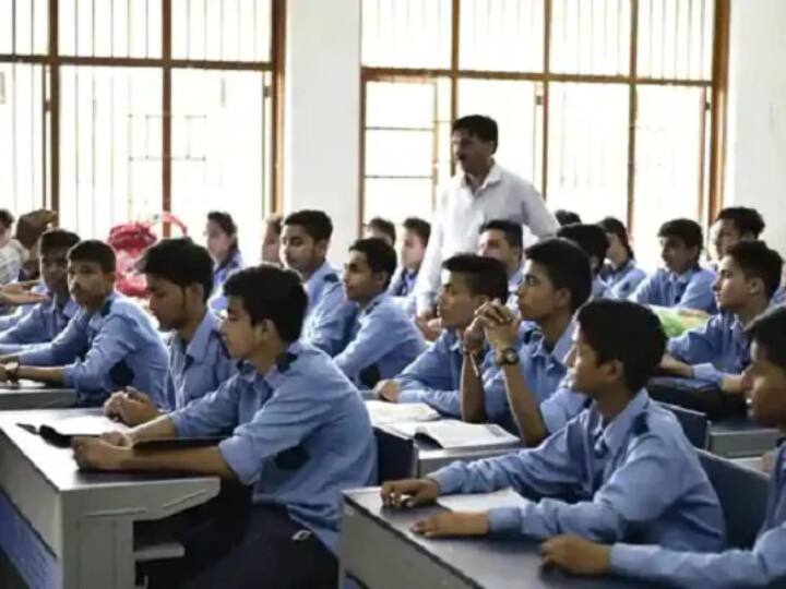 MP 115 schools of Guna-Vidisha and Rajgarh became without teachers MP School News ANN MP School News: तबादलों ने ठप्प ​हुई बच्चों की पढ़ाई, गुना-विदिशा और राजगढ़ के 115 स्कूल में शिक्षक नहीं