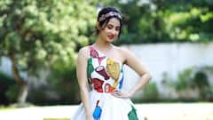 দুধসাদা গাউনে আঁকা পটচিত্র, বাংলার ঐতিহ্যের প্রচারে বিশেষ উদ্যোগ মনামীর