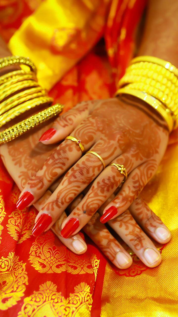 gold and silver price reduced for november 28th 2022 Gold Silver Price: ஹாப்பி நியூஸ் மக்களே.. குறைந்தது தங்கம், வெள்ளி.. இன்றைய விலை நிலவரம் இதோ..!