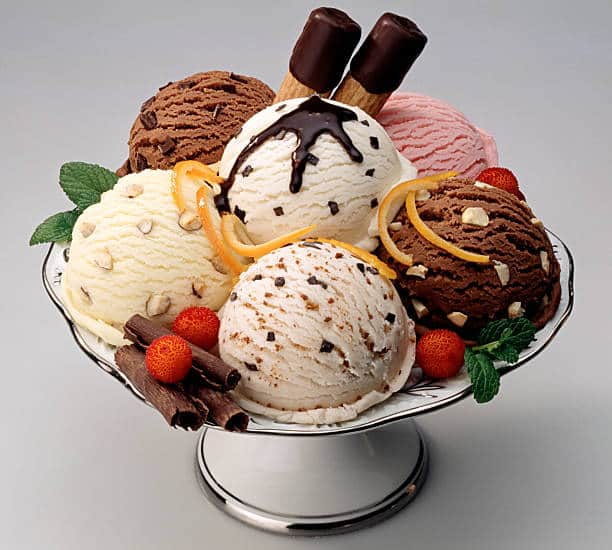 Benefits of Eating Ice Cream in Winter : आईस्क्रीम खाणं लहानथोर सगळ्यांनाच आवडतं, पण हिवाळा आला की आईस्क्रीम न खाण्याचा सल्ला दिला जातो. पण, थंडीतही आईस्क्रीम खाणं आपल्या शरीरासाठी फायदेशीर असते.  (PC : istockphoto.com)