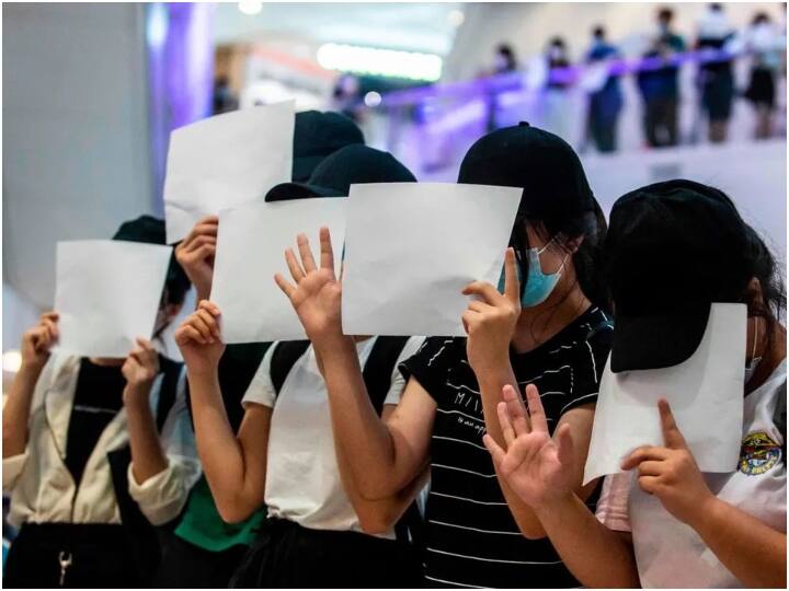 Blank sheets of paper become symbol of defiance in China protests China: 'લોકડાઉન નહી, આઝાદી જોઇએ છે', ચીનમાં કેમ રસ્તા પર ઉતર્યા લોકો