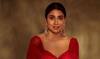 Shriya Saran: ਕੰਨਾਂ 'ਚ ਈਅਰਰਿੰਗਸ, ਵਾਲਾਂ 'ਚ ਗਜਰਾ ਲਗਾਏ ਲਾਲ ਸਾੜ੍ਹੀ 'ਚ ਗਲੈਮਰਸ ਦਿਖੀ ਸ਼੍ਰਿਯਾ ਸਰਨ