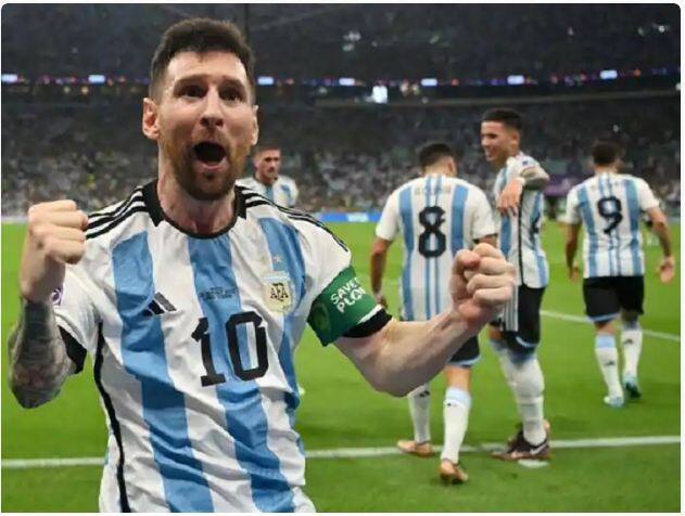 messi levels maradonas incredible record with thunderous goal to help argentina stay alive in fifa world cup FIFA WC 2022: ਮੇਸੀ ਨੇ ਮੈਕਸੀਕੋ ਖਿਲਾਫ਼ ਗੋਲ ਕਰਕੇ ਰਚਿਆ ਇਤਿਹਾਸ, ਡਿਏਗੋ ਮਾਰਾਡੋਨਾ ਦੀ ਕੀਤੀ ਬਰਾਬਰੀ